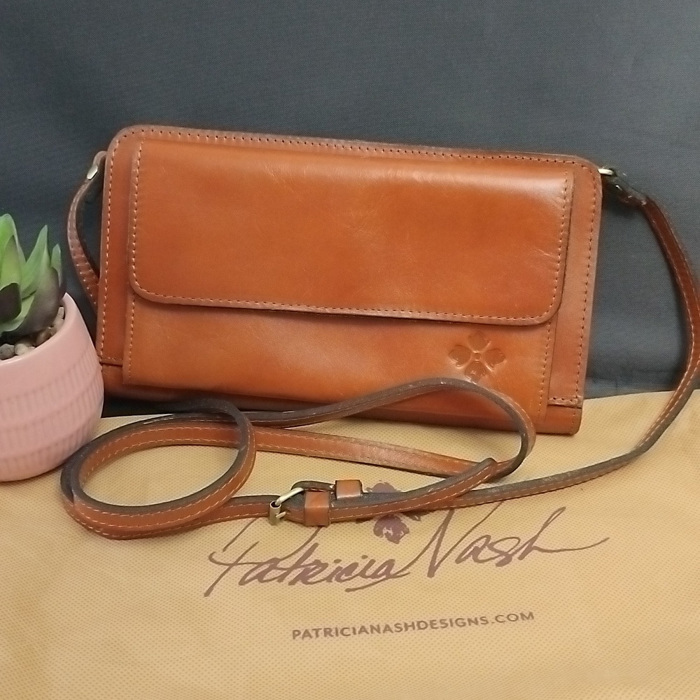 Patricia Nash Azario Tan Leather Crossbody Organizer Wallet Bag